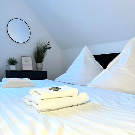 Ama Home Apartment In Hiddenhausen - Wlan, Smart-Tv - Nahe A30 & A2 - Nur 10 Min Von Herford Esterno foto