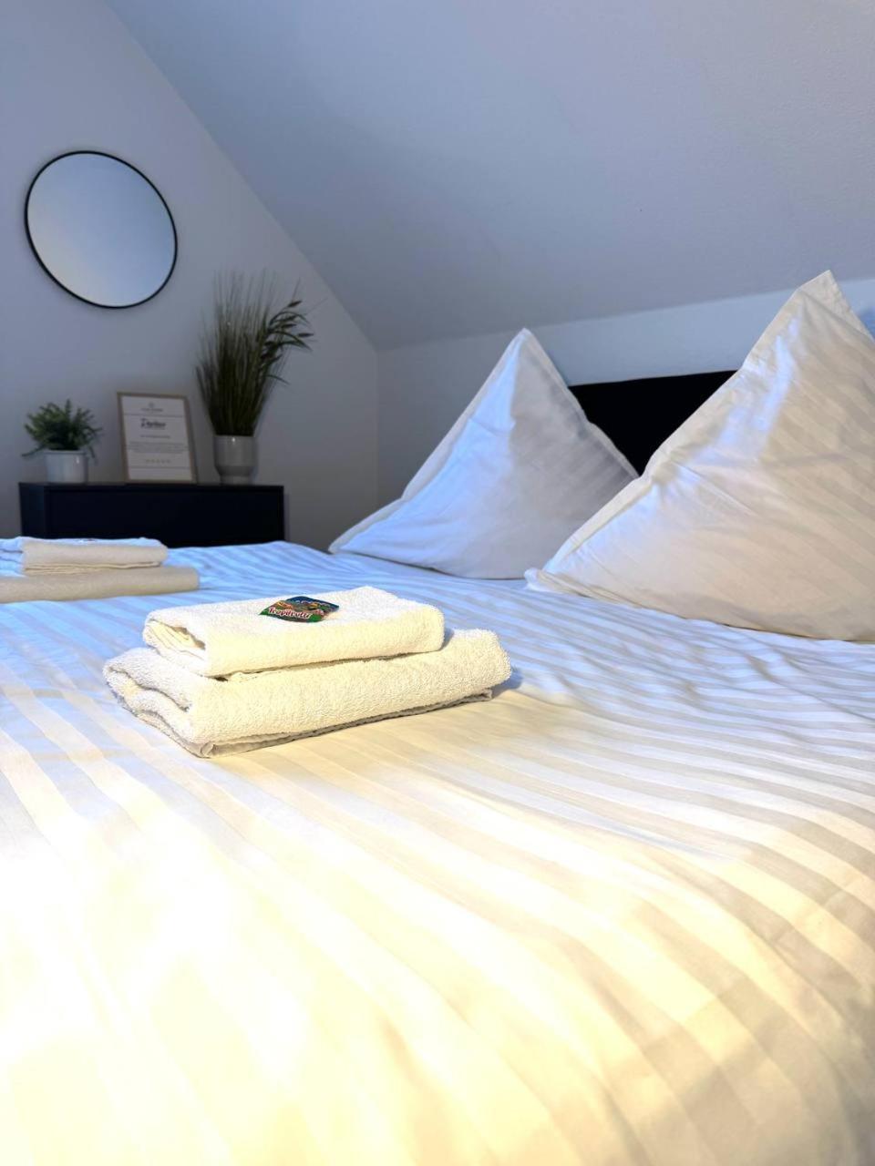 Ama Home Apartment In Hiddenhausen - Wlan, Smart-Tv - Nahe A30 & A2 - Nur 10 Min Von Herford Esterno foto